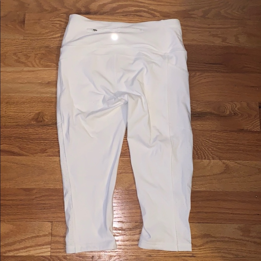 Lululemon white cropped workout pants
